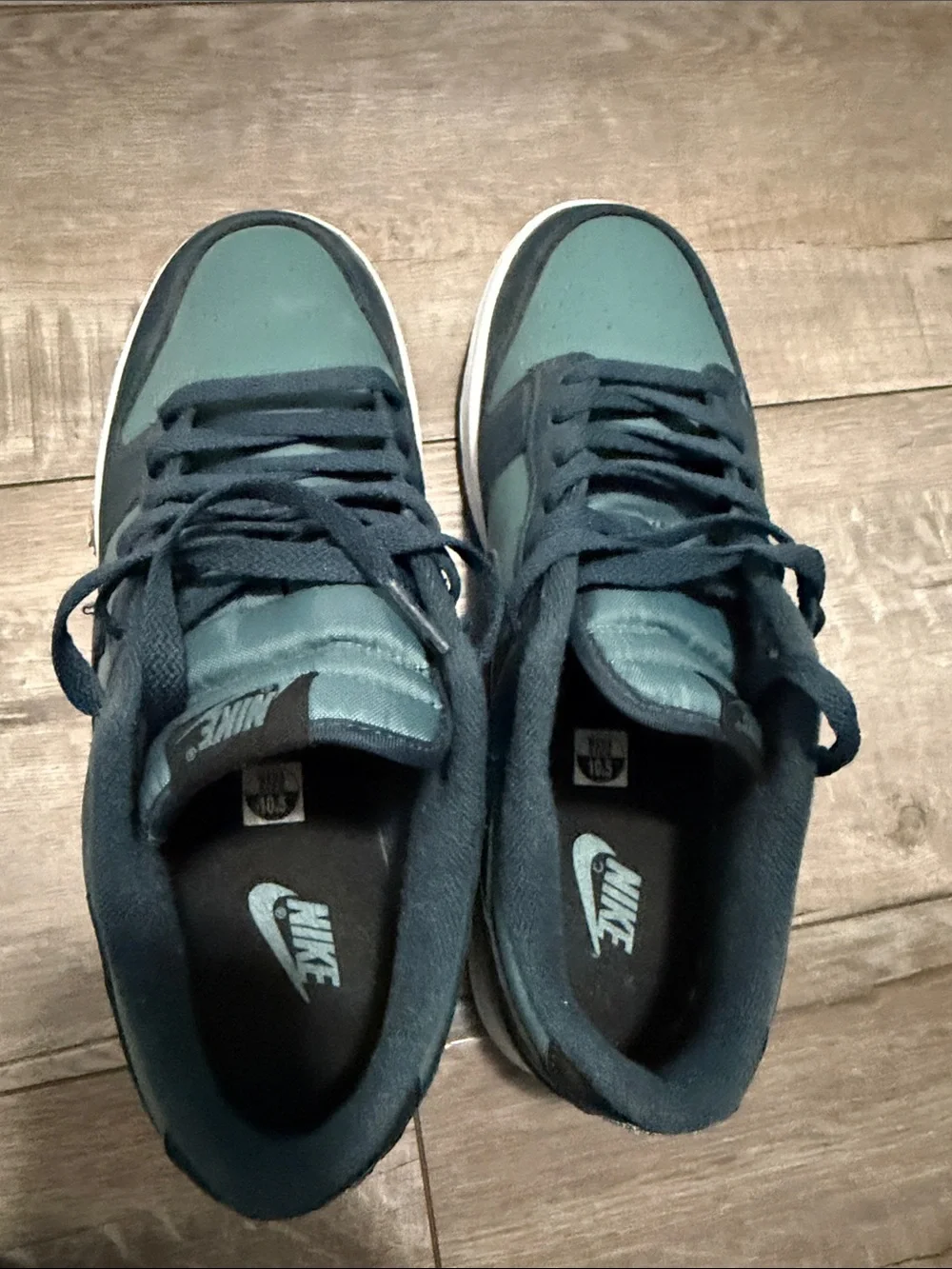 Nike Low-Top Sneakers in Teal and Dark Teal
